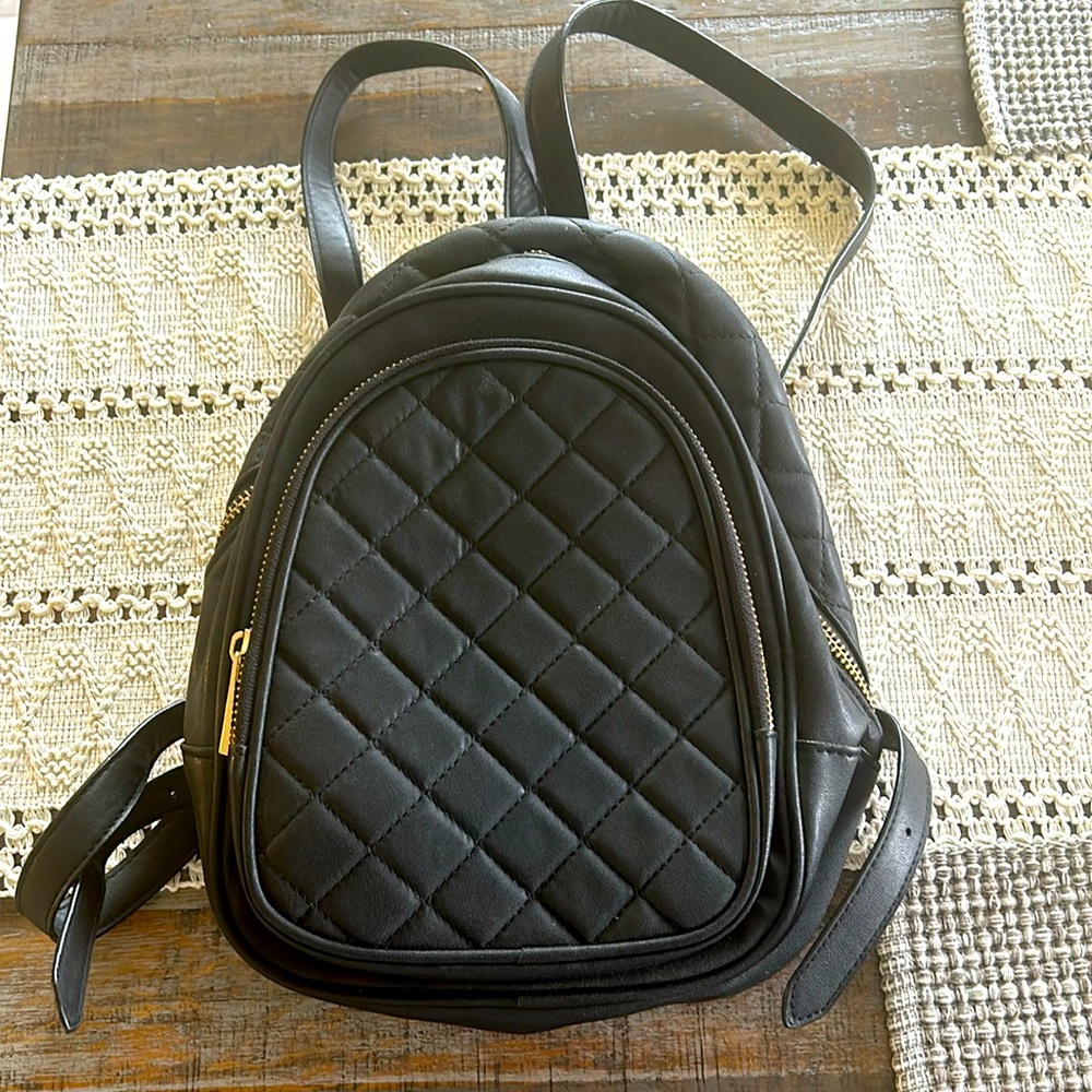 Black Purse mini backpack. So cute. Like new- Never used!